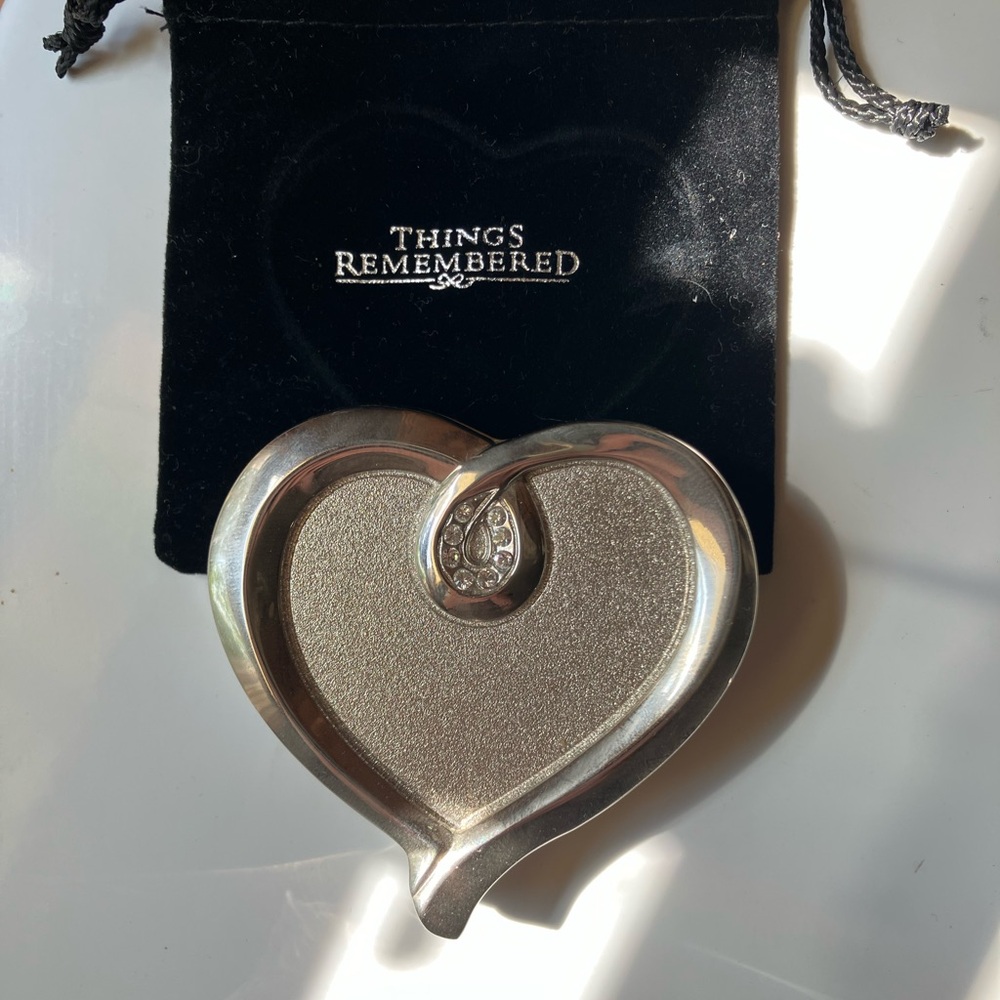 Things Remembered Heart Shaped Dual Mirror Compact - Like new with pouch